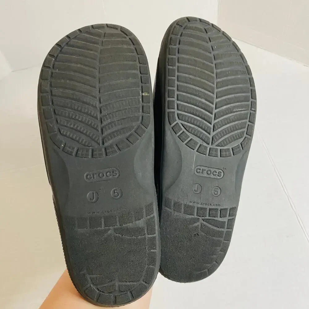 CROCS Black & White Logo Slides Comfort Slip On Shoe Sz J 5 Youth/Kids